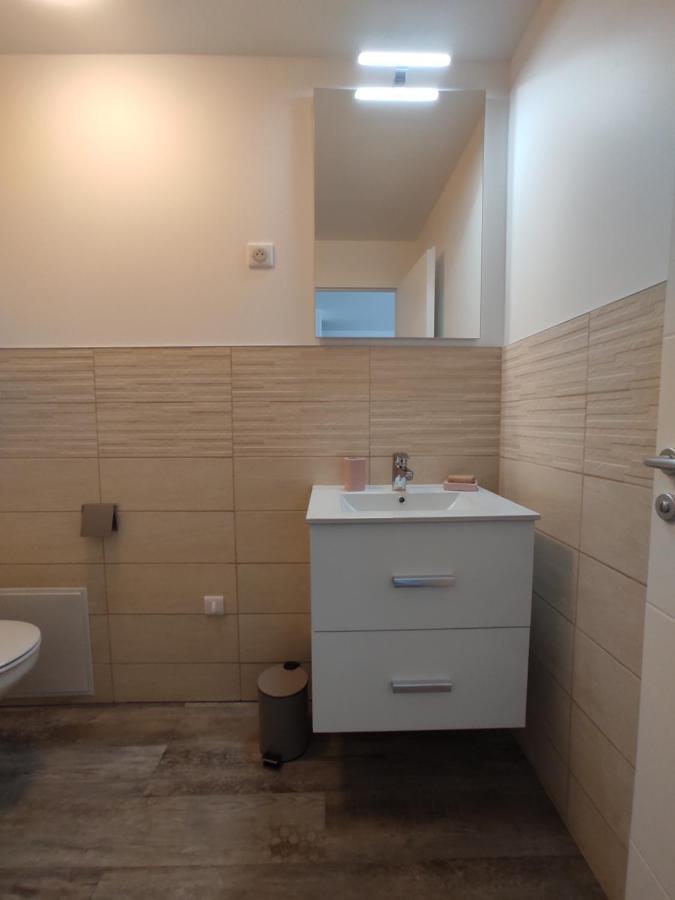 Appartement Climatise Avec Balcon,Wifi, Proche Remparts Avignon Exterior photo